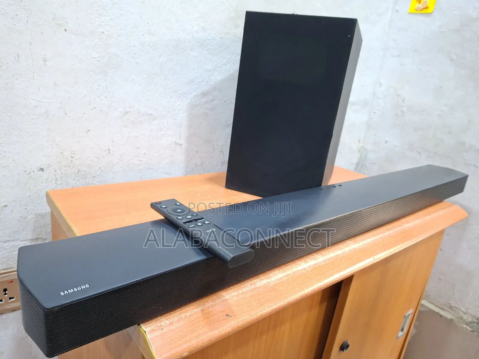 Samsung Soundbar B650 With Its Wireless Subwoofer