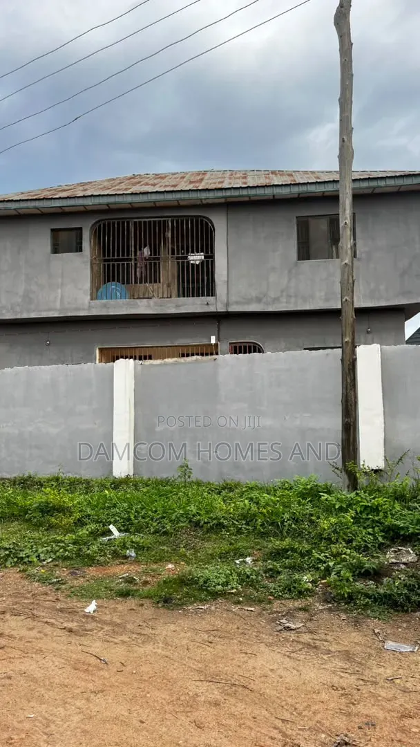 8bdrm Block of Flats in Oluana Akingbile for sale