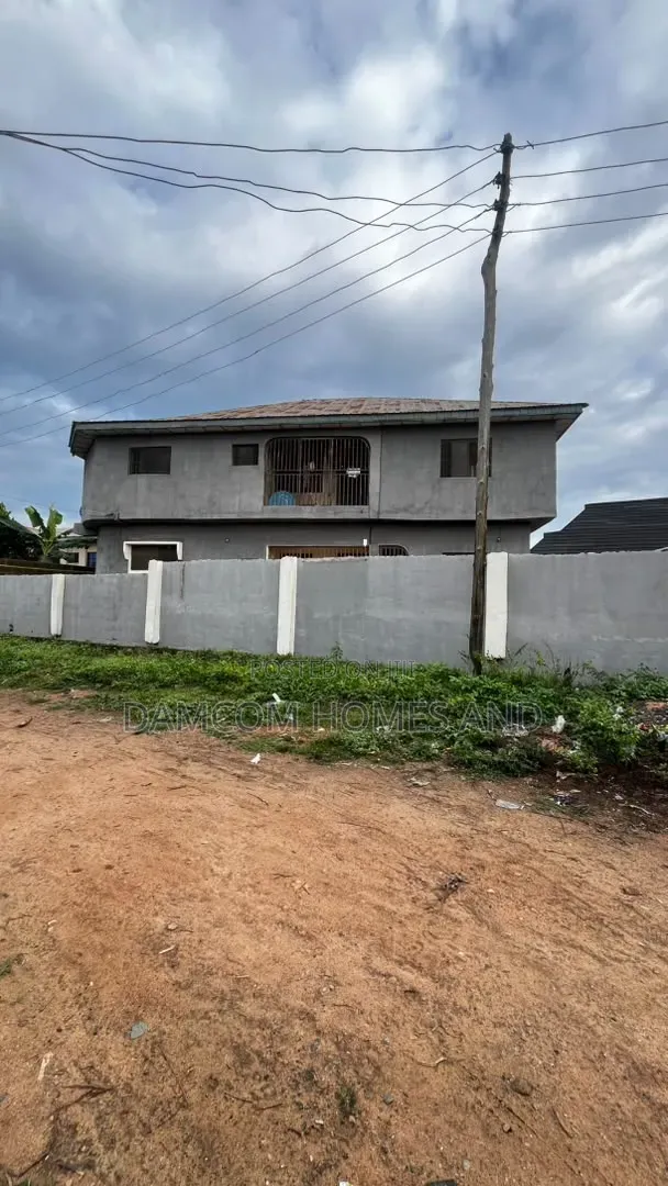 8bdrm Block of Flats in Oluana Akingbile for sale