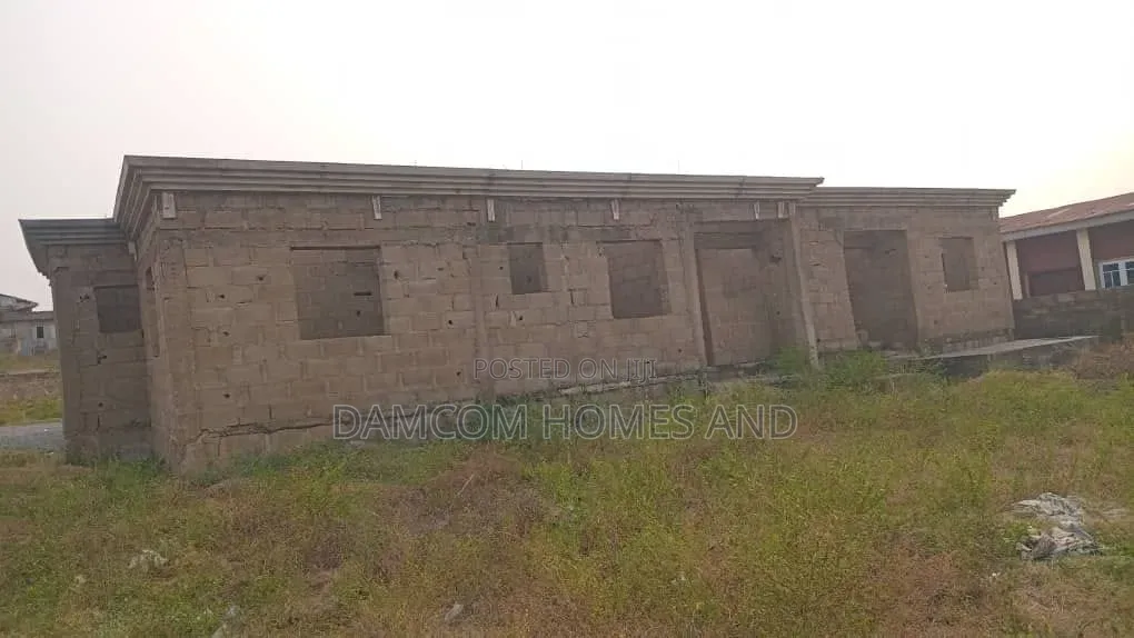 8bdrm Bungalow in Sabo Ojoo for sale