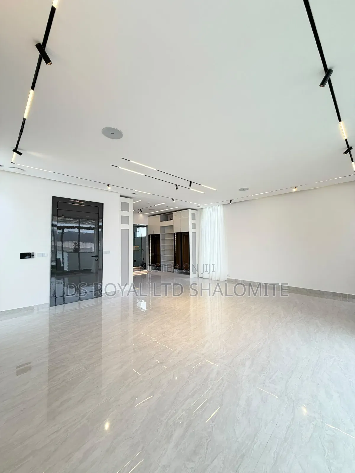 5bdrm Duplex in Osapa london for sale