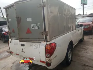 Mitsubishi L200 2011 White