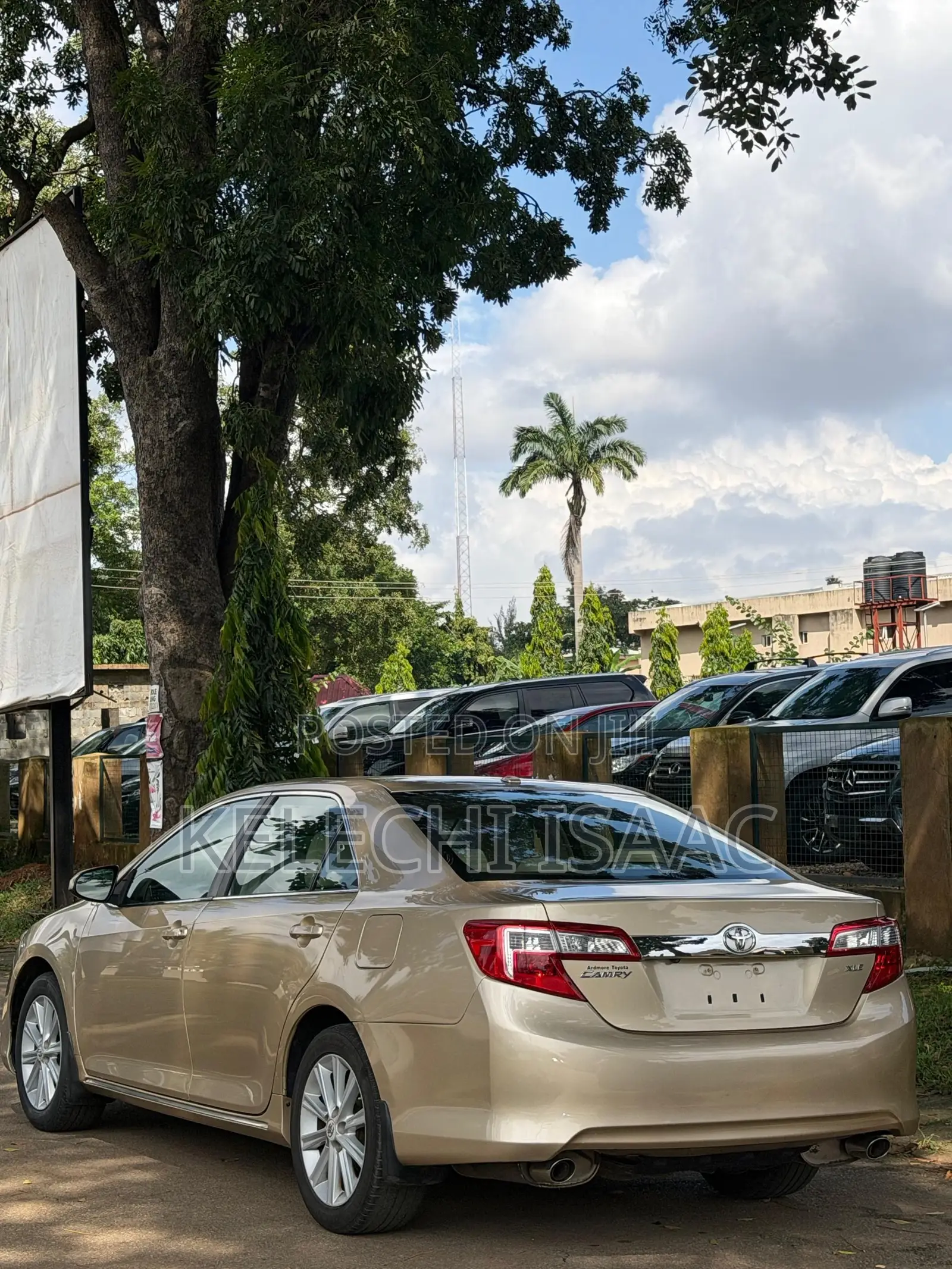 Toyota Camry XLE 4dr Sedan w/Prod. End 11/13 (3.5L 6cyl 6A) 2014 Gold