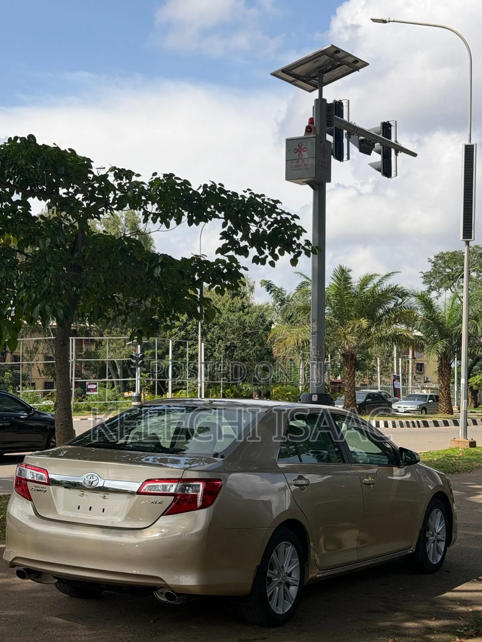 Toyota Camry XLE 4dr Sedan w/Prod. End 11/13 (3.5L 6cyl 6A) 2014 Gold