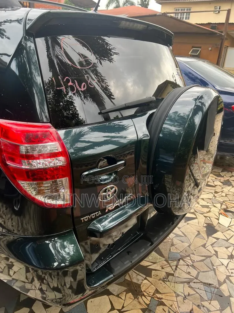 Toyota RAV4 2010 Green