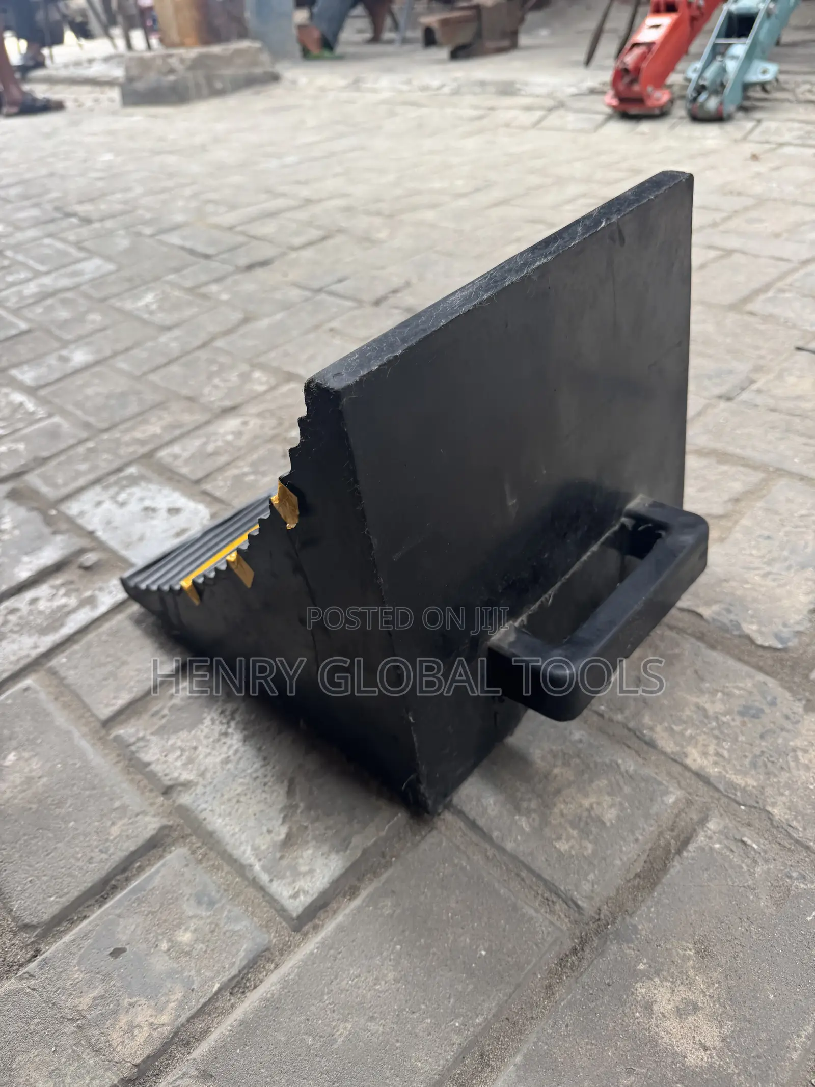 Heavy Duty Rubber Tyre Wheel Chock – Vehicle Wheel Stopper
