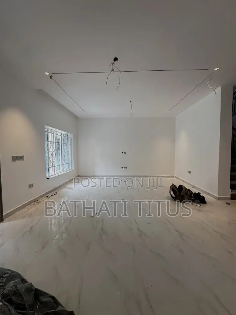 4bdrm Duplex in Utako for sale
