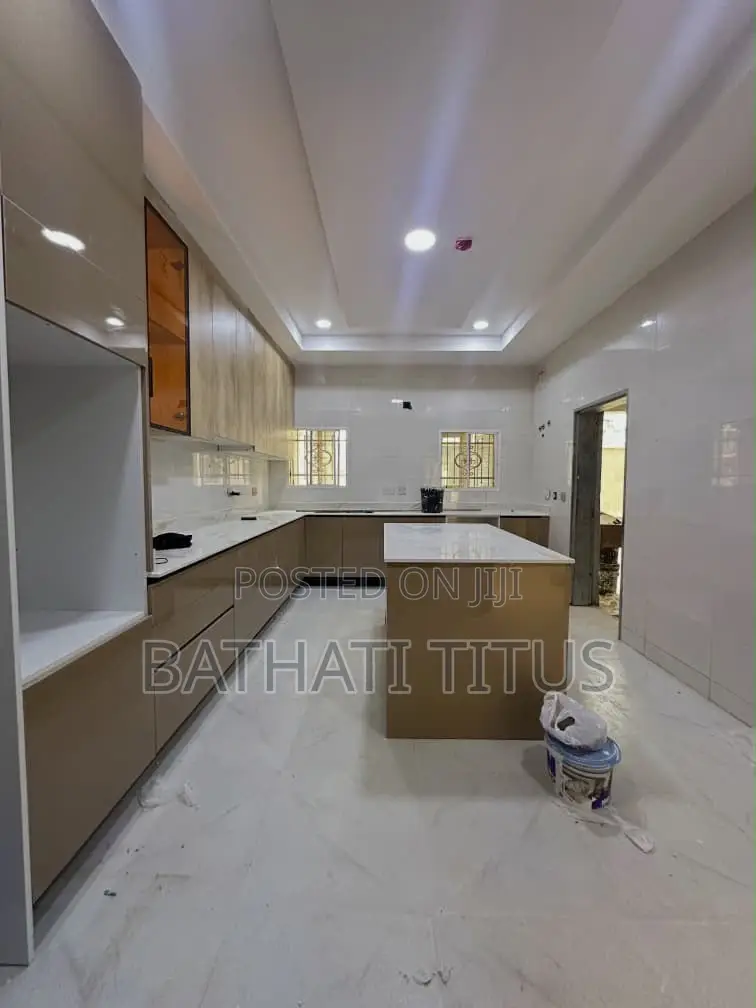 4bdrm Duplex in Utako for sale