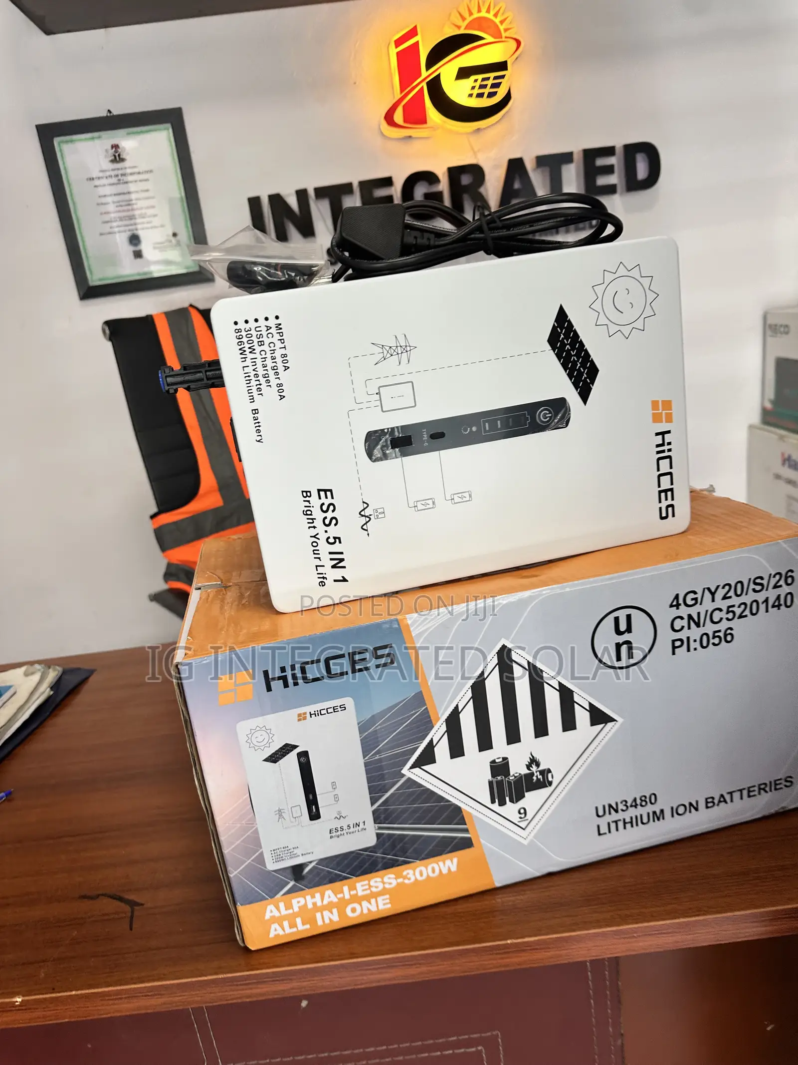 300w/1kwh Solar Generator Hicces