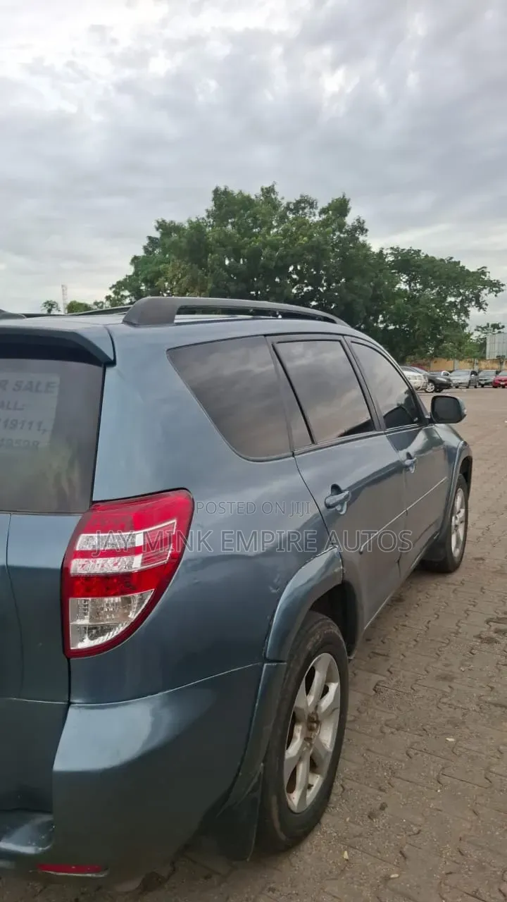 Toyota RAV4 2010 Gray