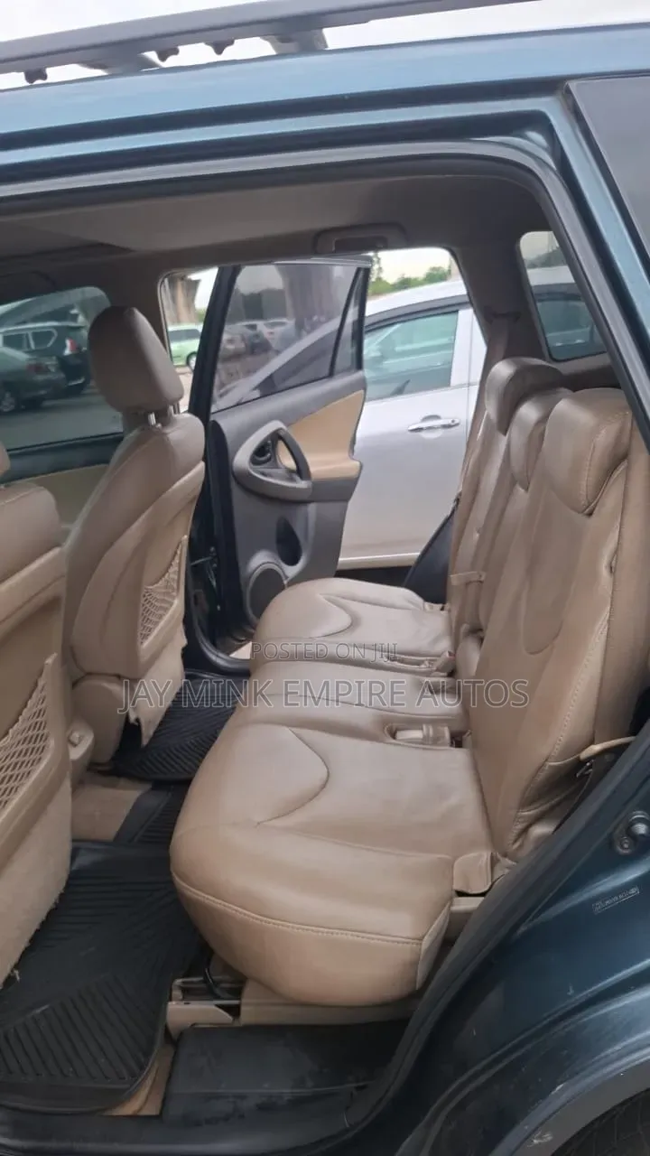 Toyota RAV4 2010 Gray