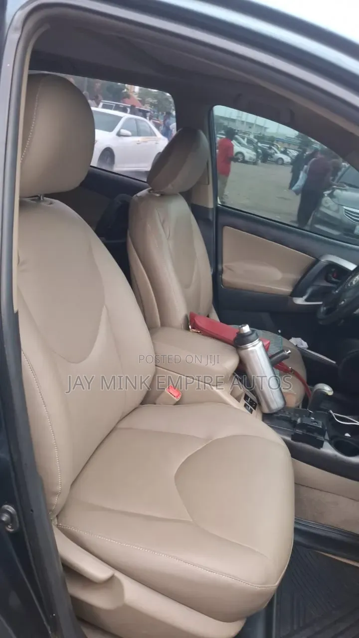 Toyota RAV4 2010 Gray