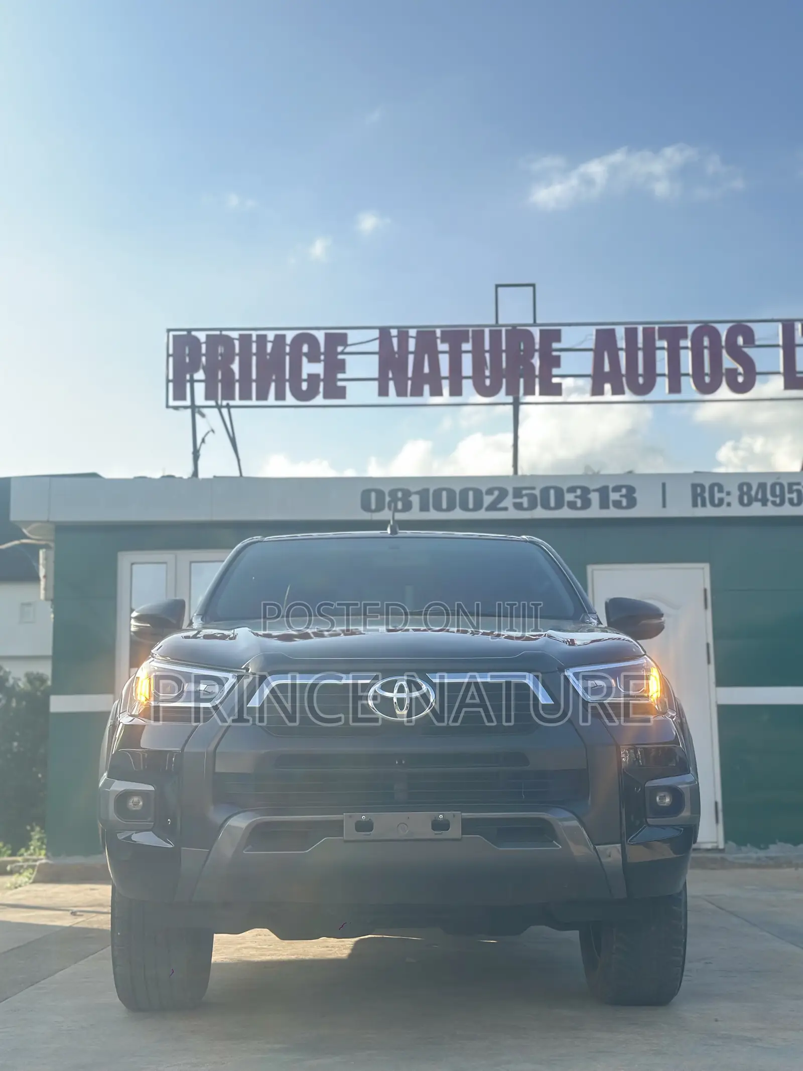Toyota Hilux 2021 Black