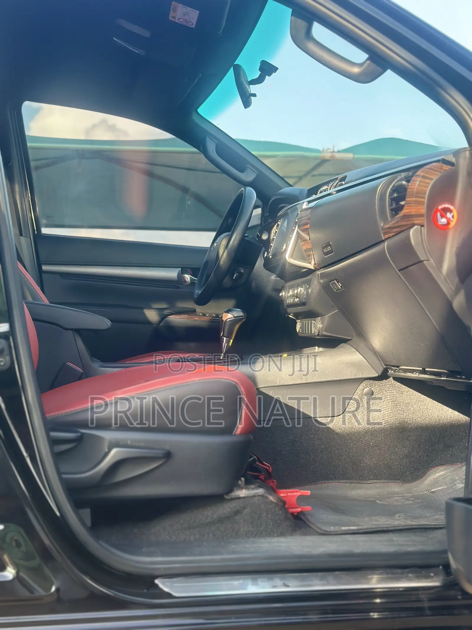 Toyota Hilux 2021 Black