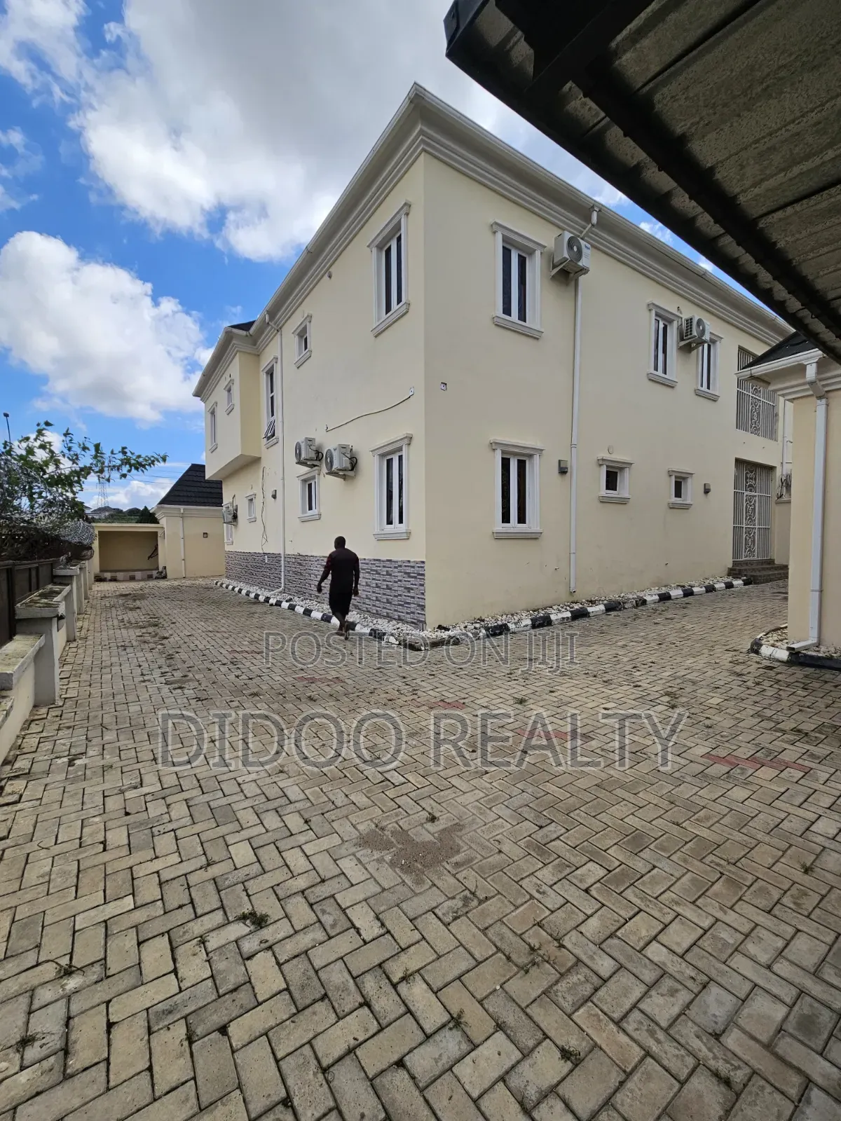 6bdrm Duplex in Guzape District for rent