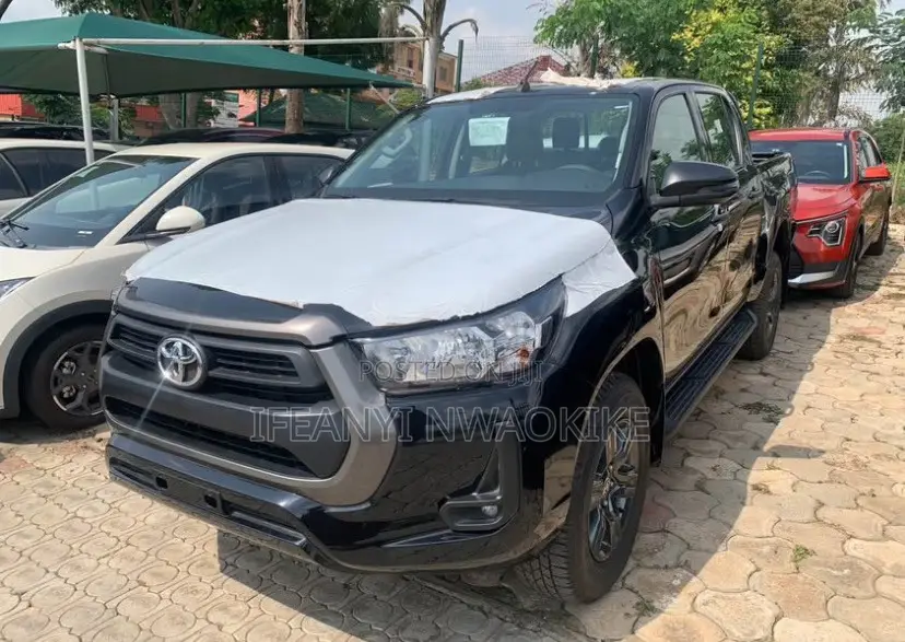 New Toyota Hilux 2025 Black