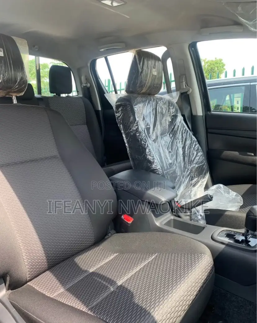 New Toyota Hilux 2025 Black