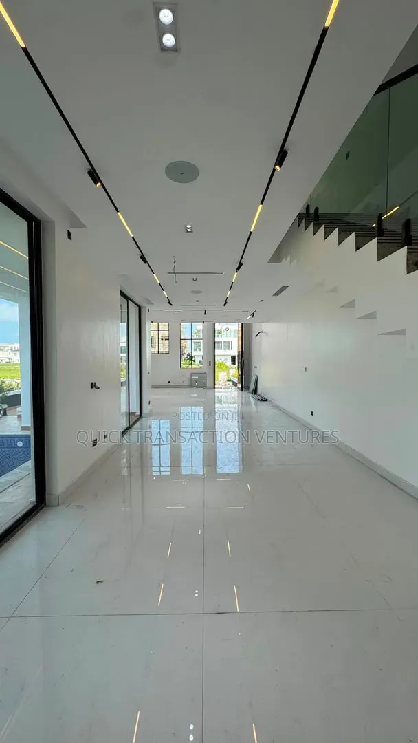 5bdrm Duplex in Cowrie Creek Estate, Ikate for rent