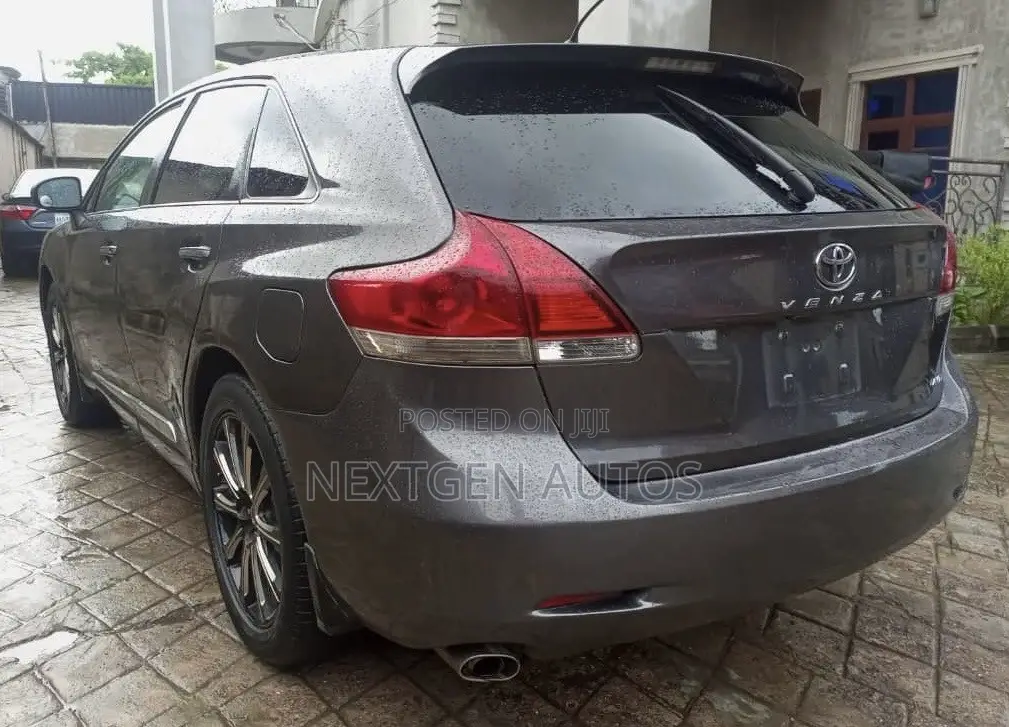 Toyota Venza 2010 Gray