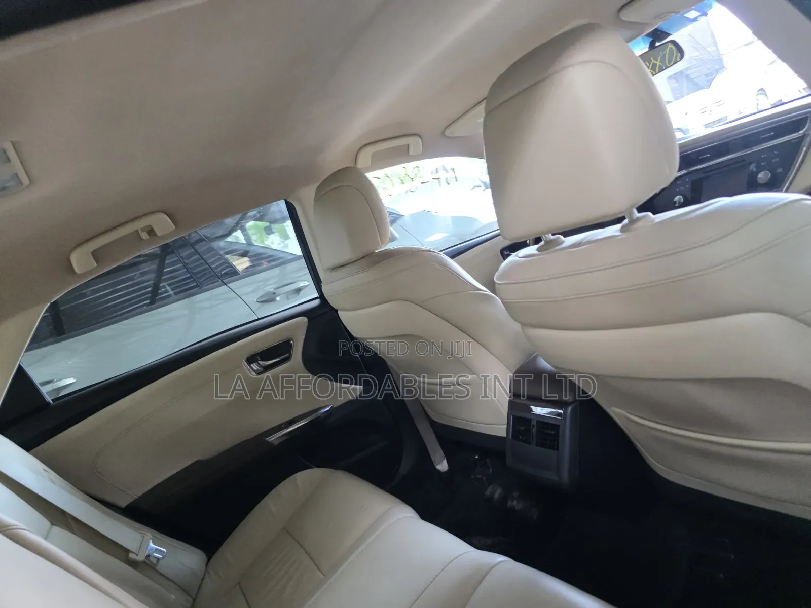 Toyota Avalon XLE 4dr Sedan (3.5L 6cyl 6A) 2014 Gold