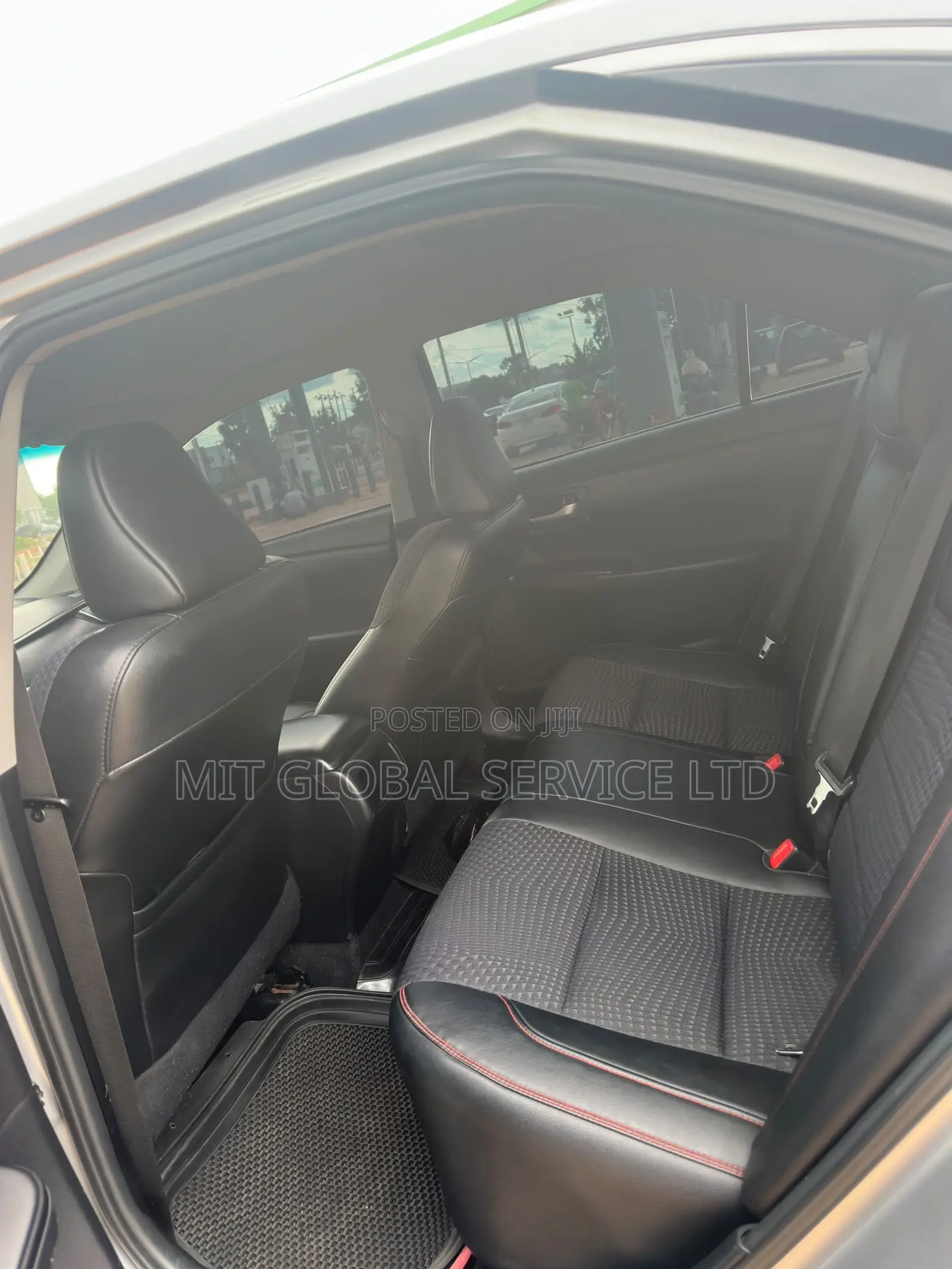 Toyota Camry SE 4dr Sedan (2.5L 4cyl 6A) 2015 Silver
