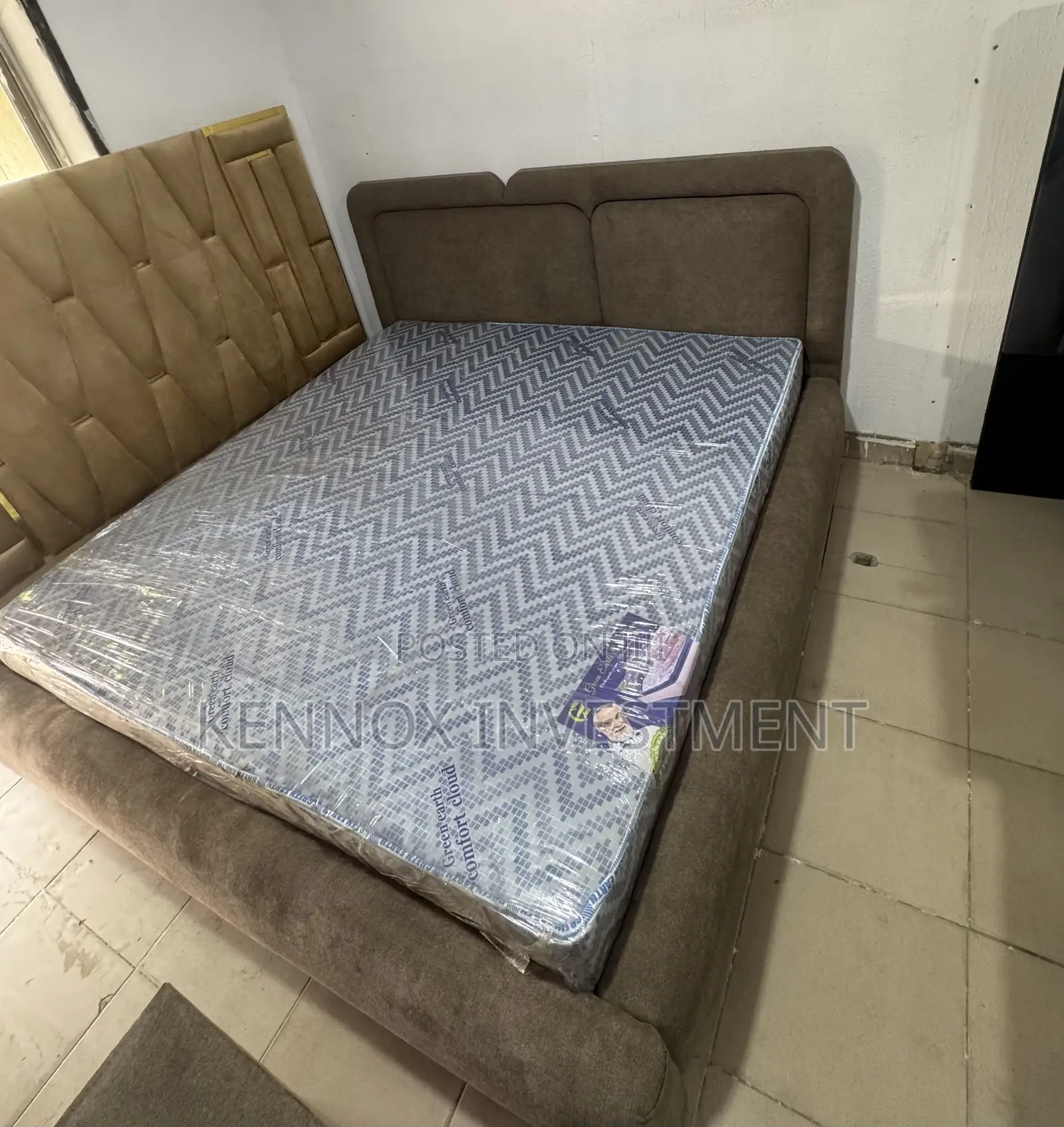 6 by 6 Supersoft Bubble / Padded Bedframe With 2 Bedside Drawers
