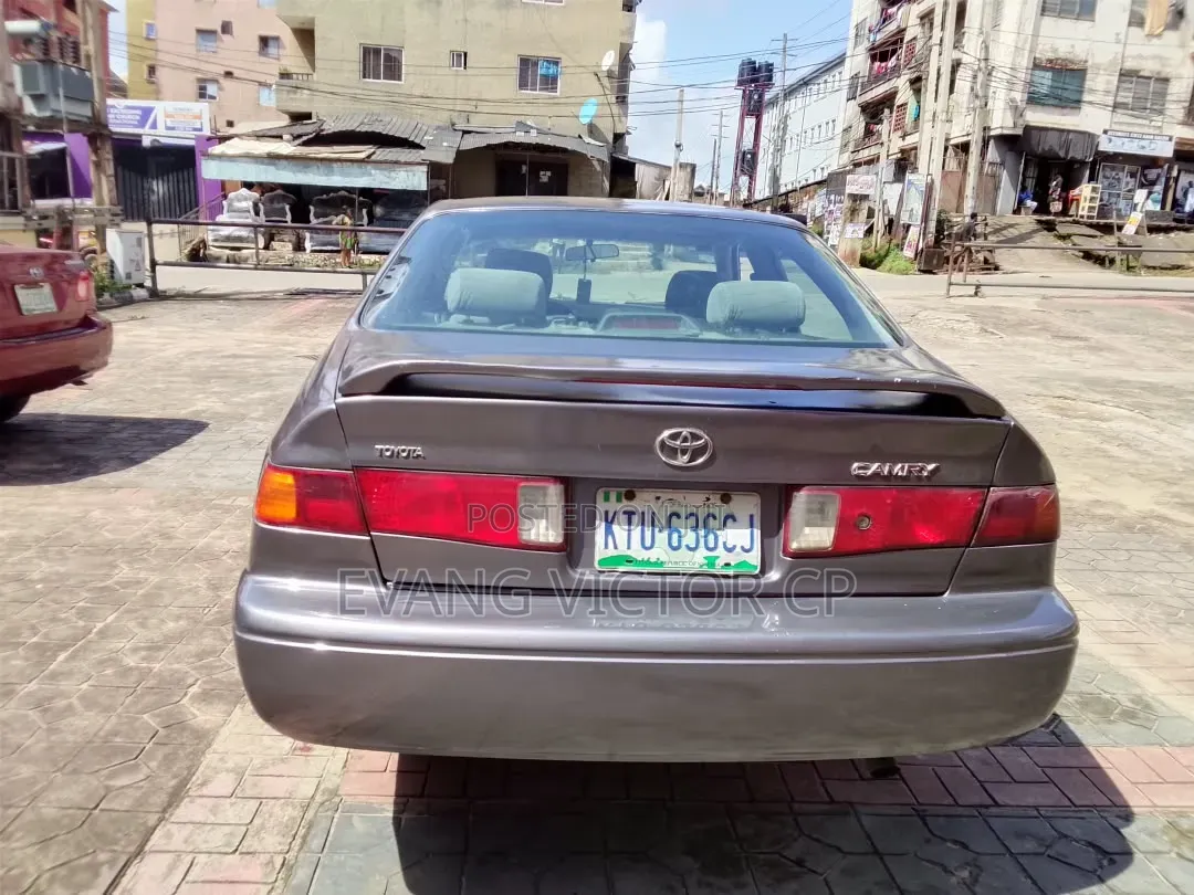 Toyota Camry LE 4dr Sedan (2.2L 4cyl 4A) 2001 Gray