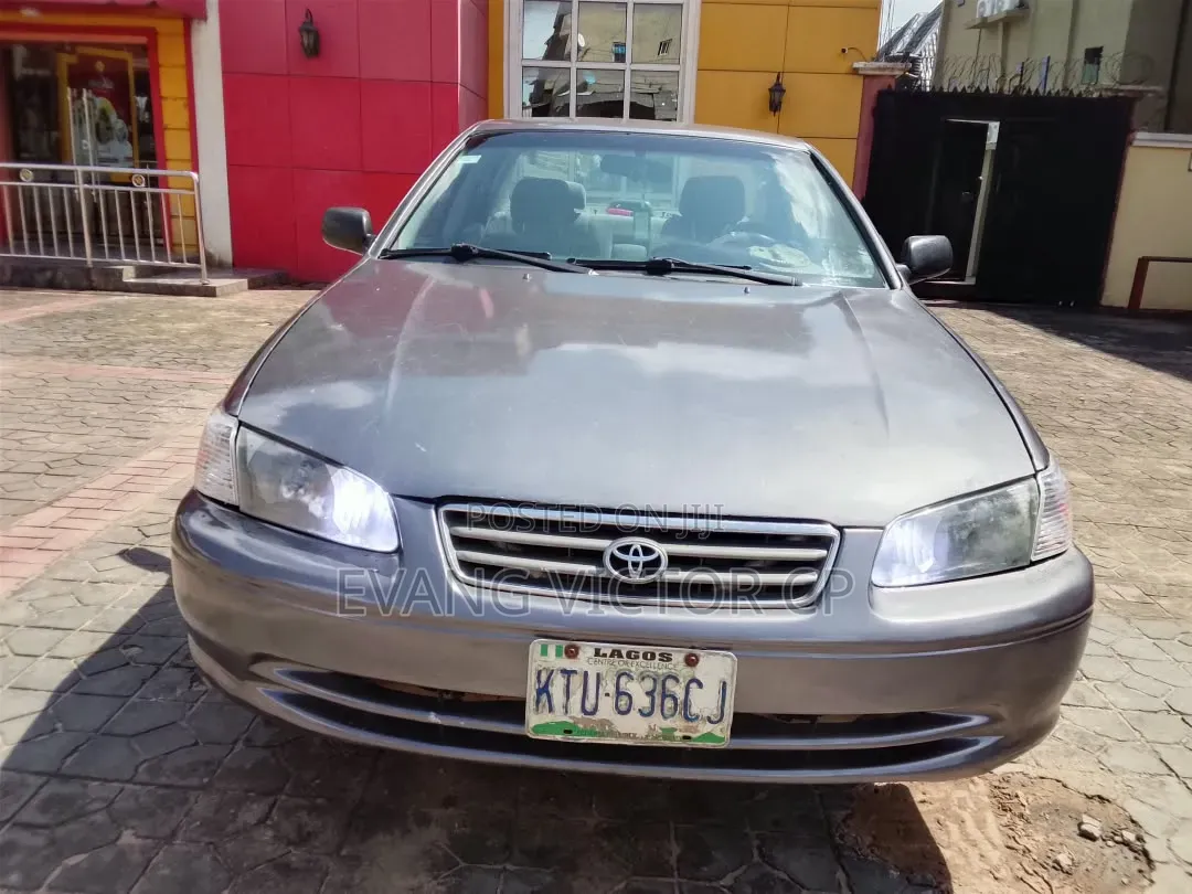 Toyota Camry LE 4dr Sedan (2.2L 4cyl 4A) 2001 Gray