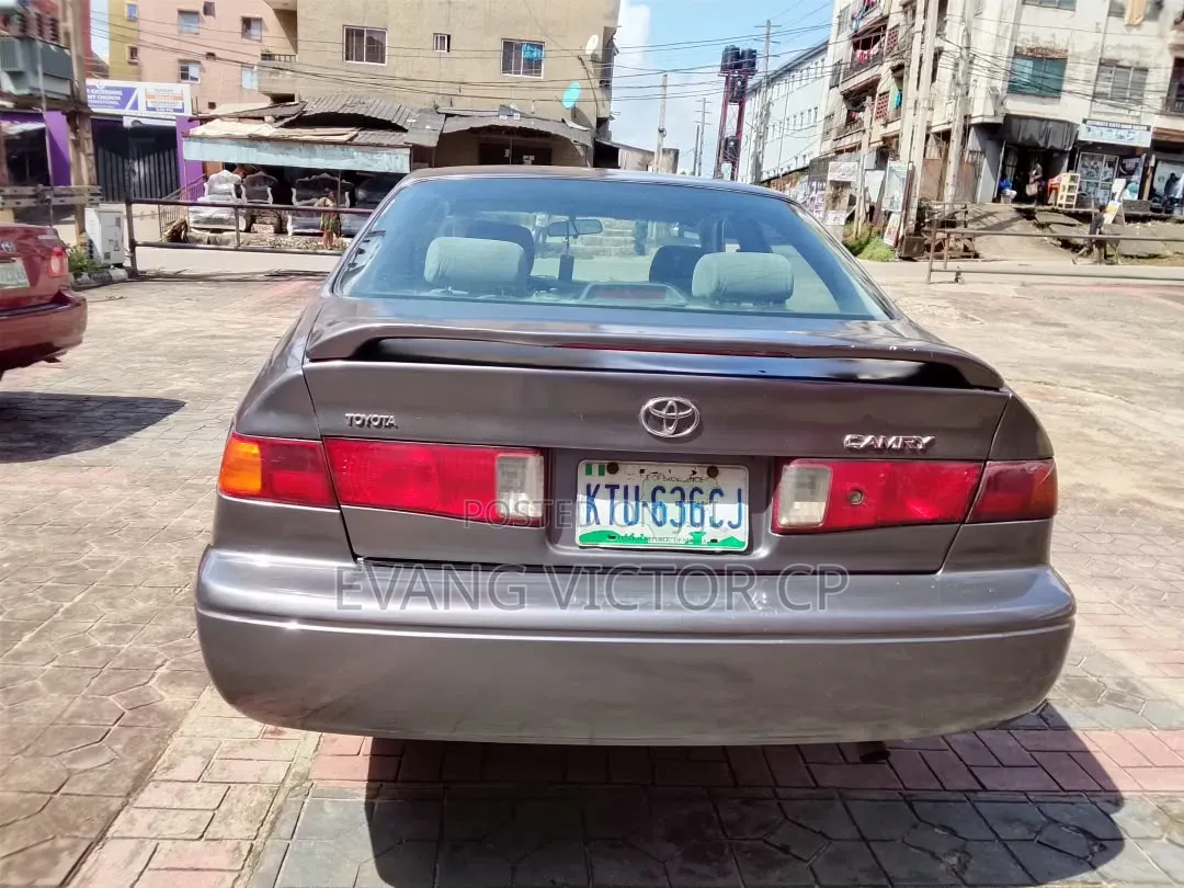 Toyota Camry LE 4dr Sedan (2.2L 4cyl 4A) 2001 Gray