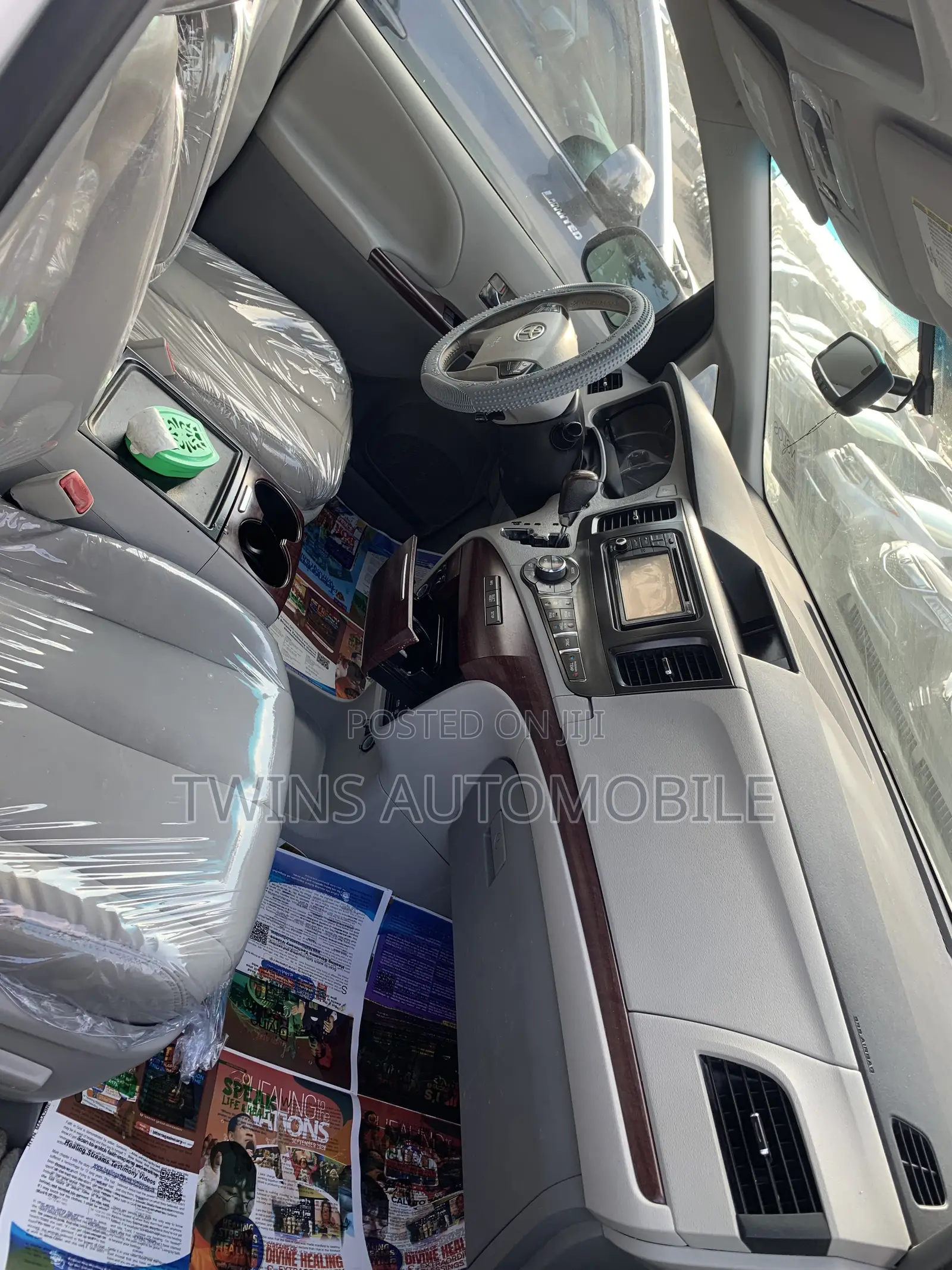 Toyota Sienna XLE 7-Passenger 4dr Minivan AWD (3.5L 6cyl 6A) 2015 White