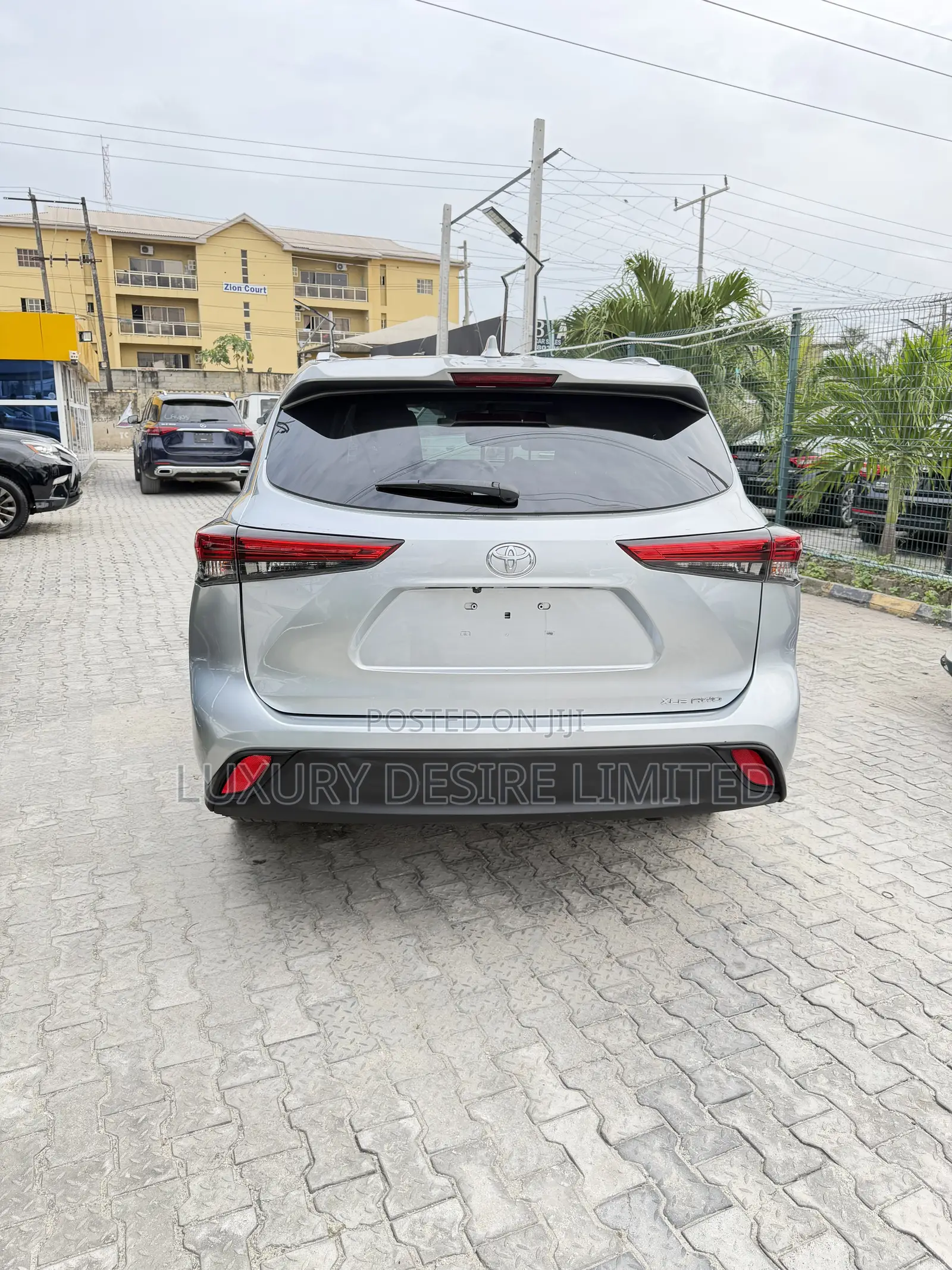 Toyota Highlander XLE 2021 Silver