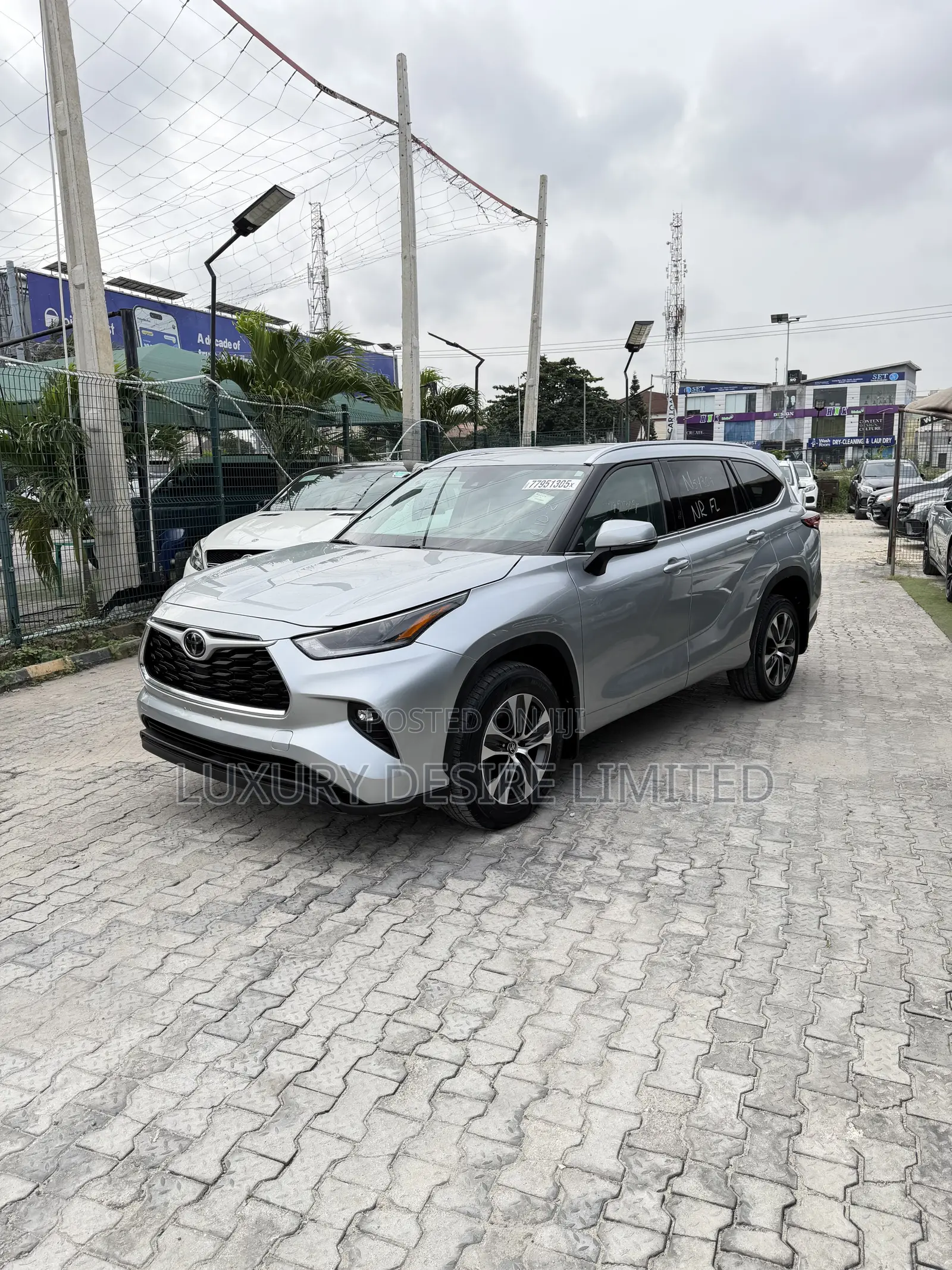Toyota Highlander XLE 2021 Silver