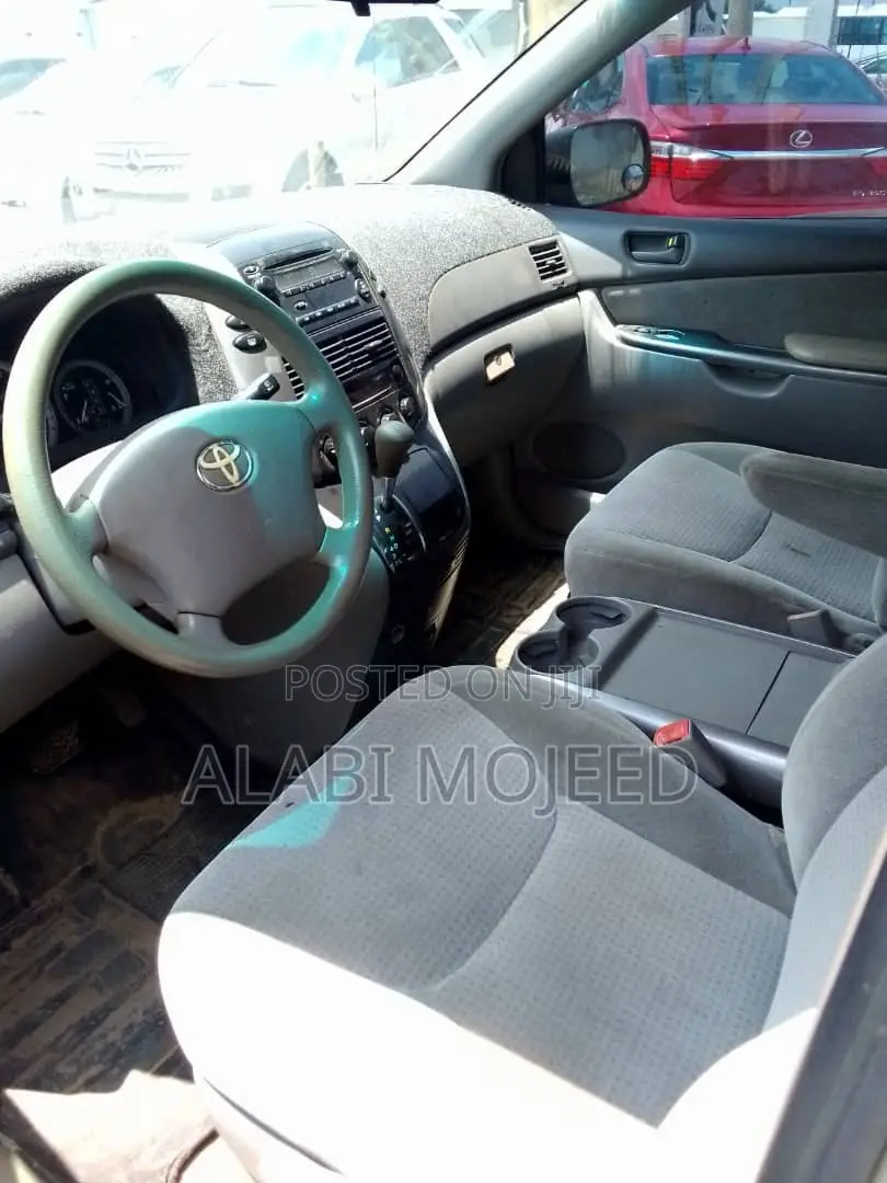 Toyota Sienna CE 2009 Silver