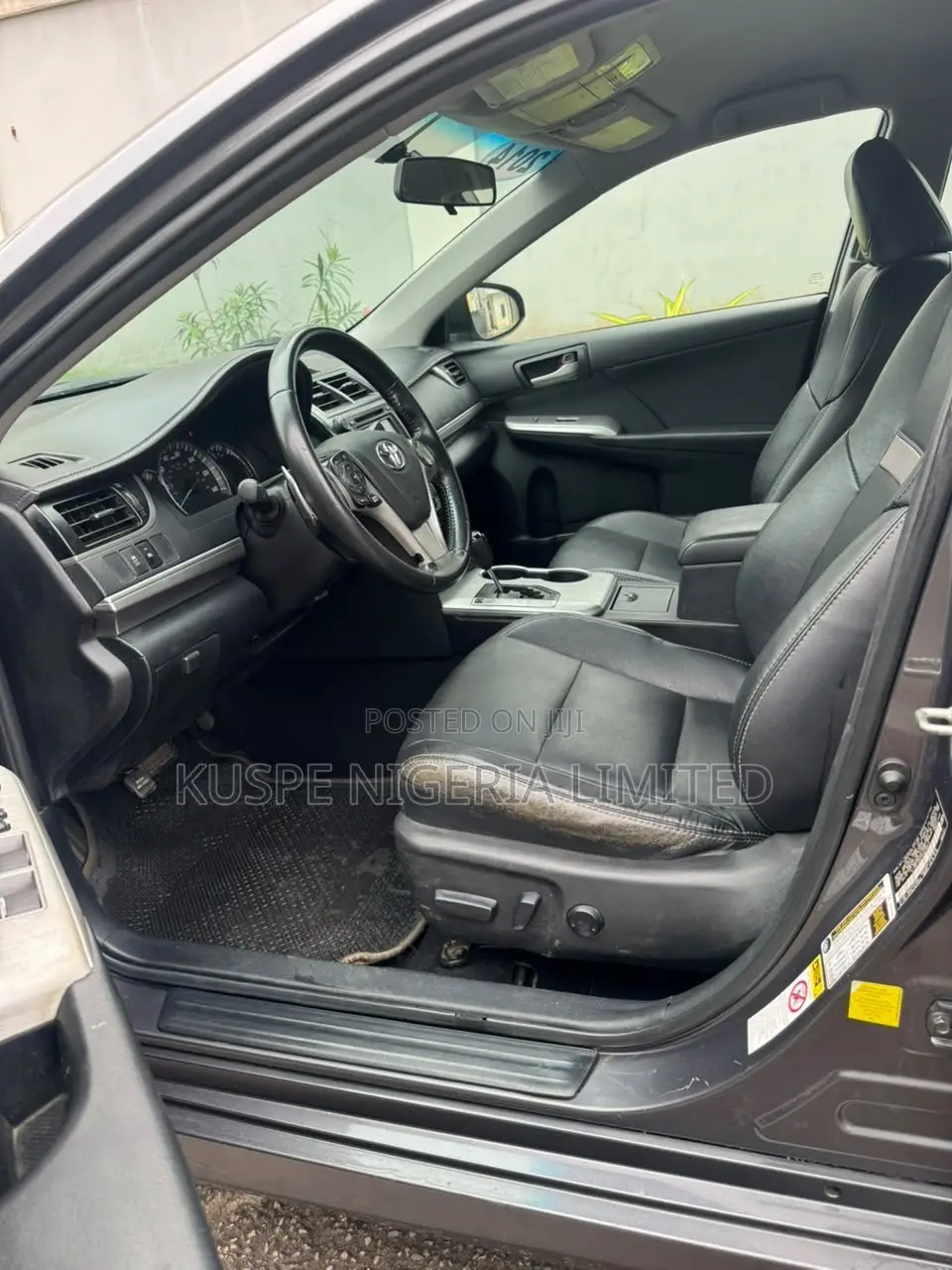 Toyota Camry SE 4dr Sedan (2.5L 4cyl 6A) 2014 Gray