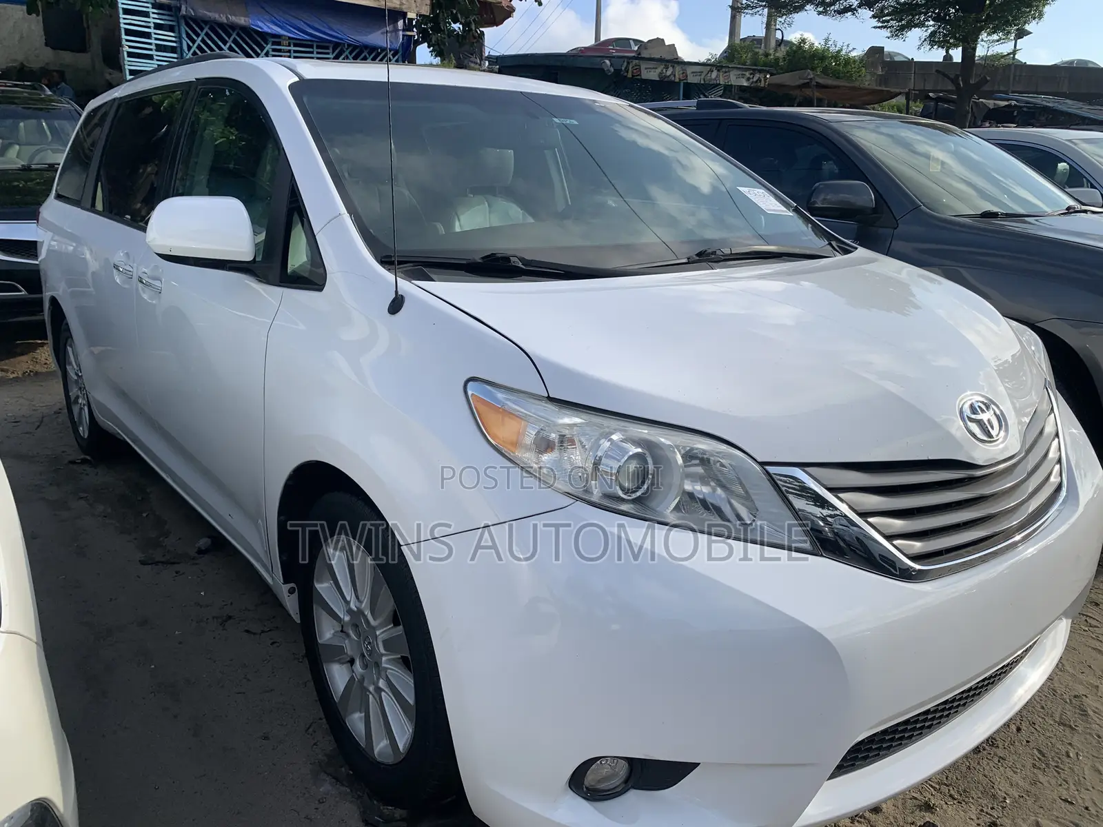 Toyota Sienna XLE 7-Passenger 4dr Minivan AWD (3.5L 6cyl 6A) 2015 White