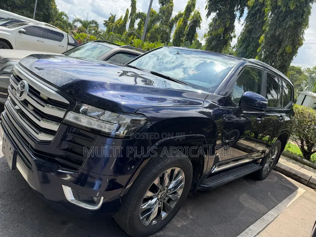 Toyota Land Cruiser LC300 2024 Blue