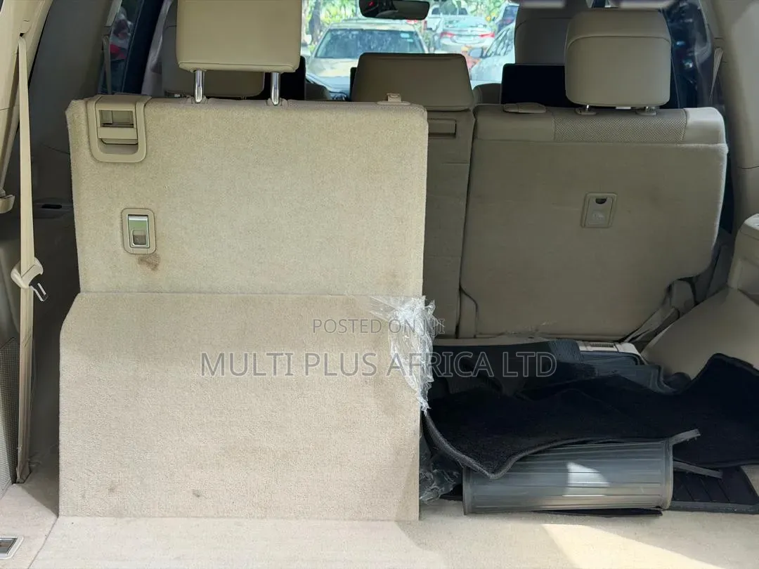 Toyota Land Cruiser LC300 2024 Blue