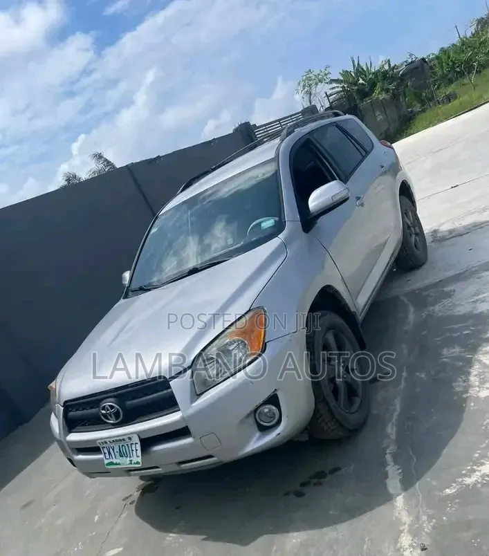 Toyota RAV4 2011 Silver