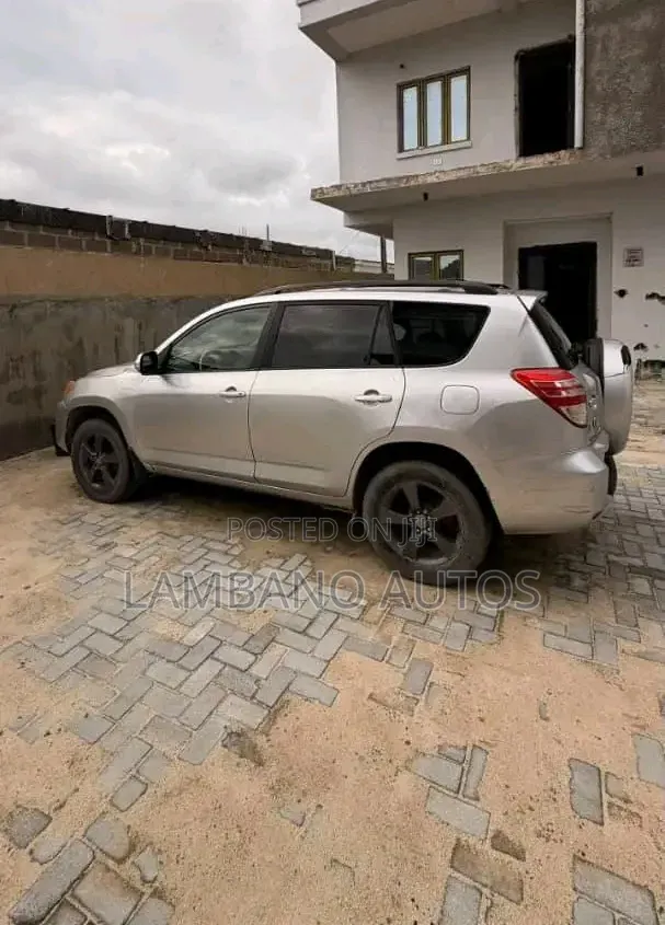 Toyota RAV4 2011 Silver