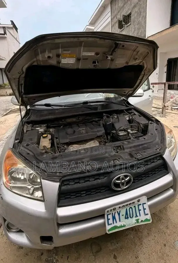 Toyota RAV4 2011 Silver