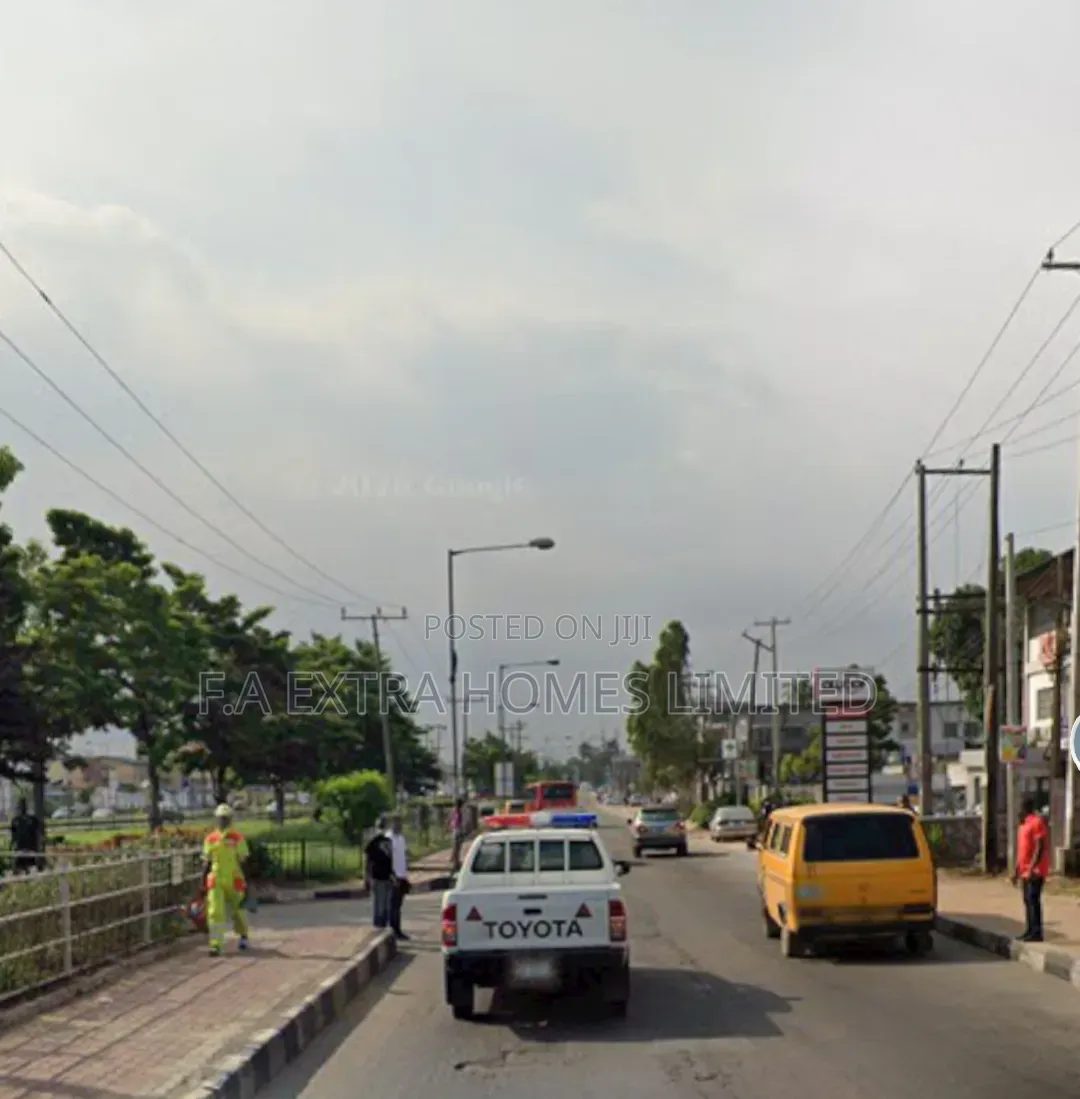 Well Maintain 2 Storey Commercial Building, Directly on Ikorodu Road