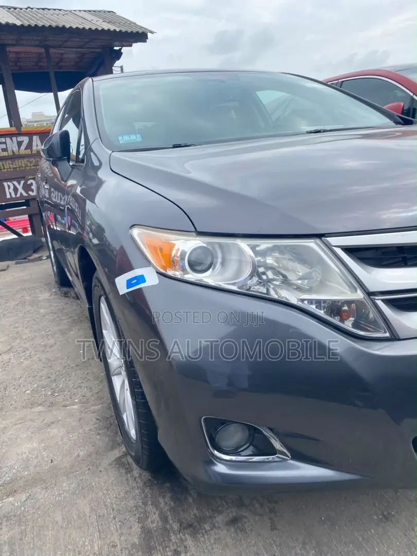 Toyota Venza XLE 4dr Wagon AWD (3.5L 6cyl 6A) 2015 Gray