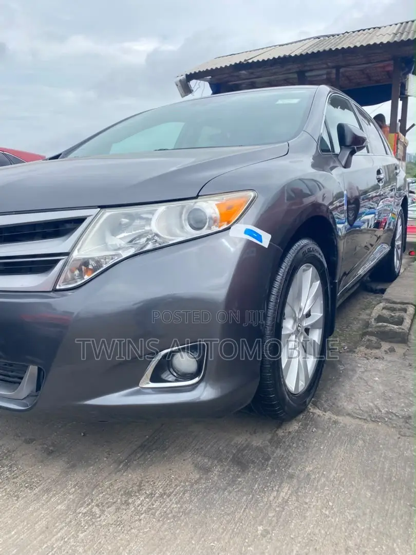 Toyota Venza XLE 4dr Wagon AWD (3.5L 6cyl 6A) 2015 Gray