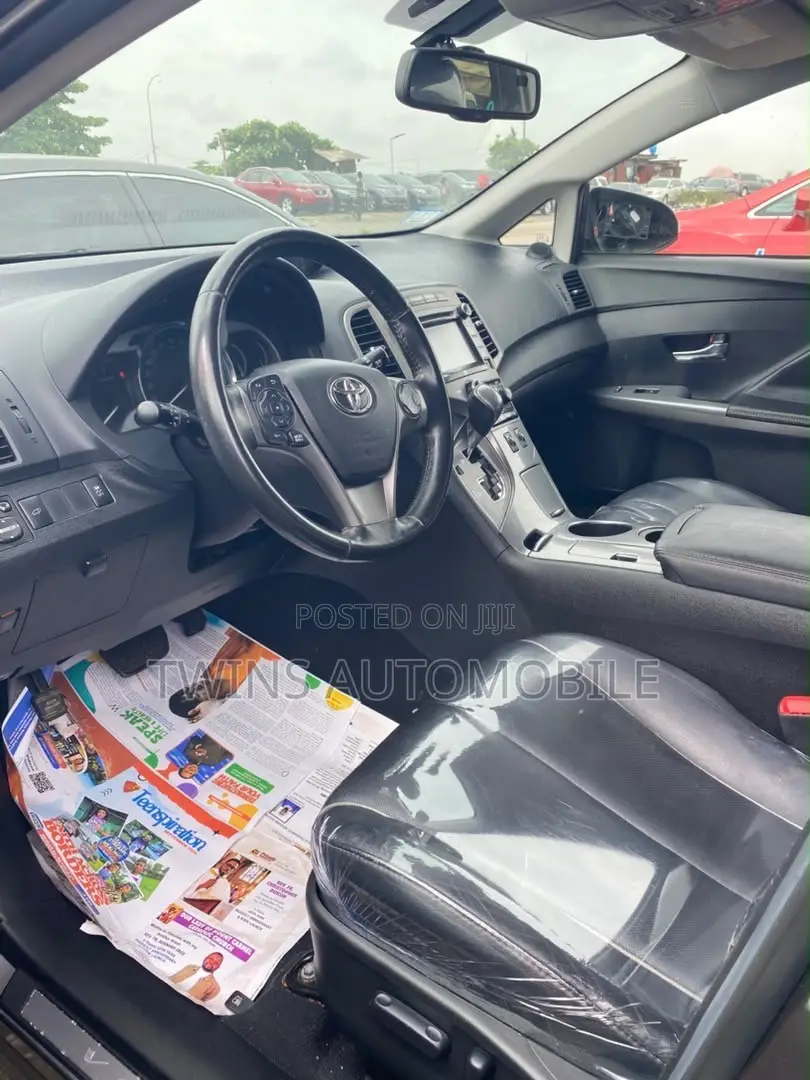 Toyota Venza XLE 4dr Wagon AWD (3.5L 6cyl 6A) 2015 Gray