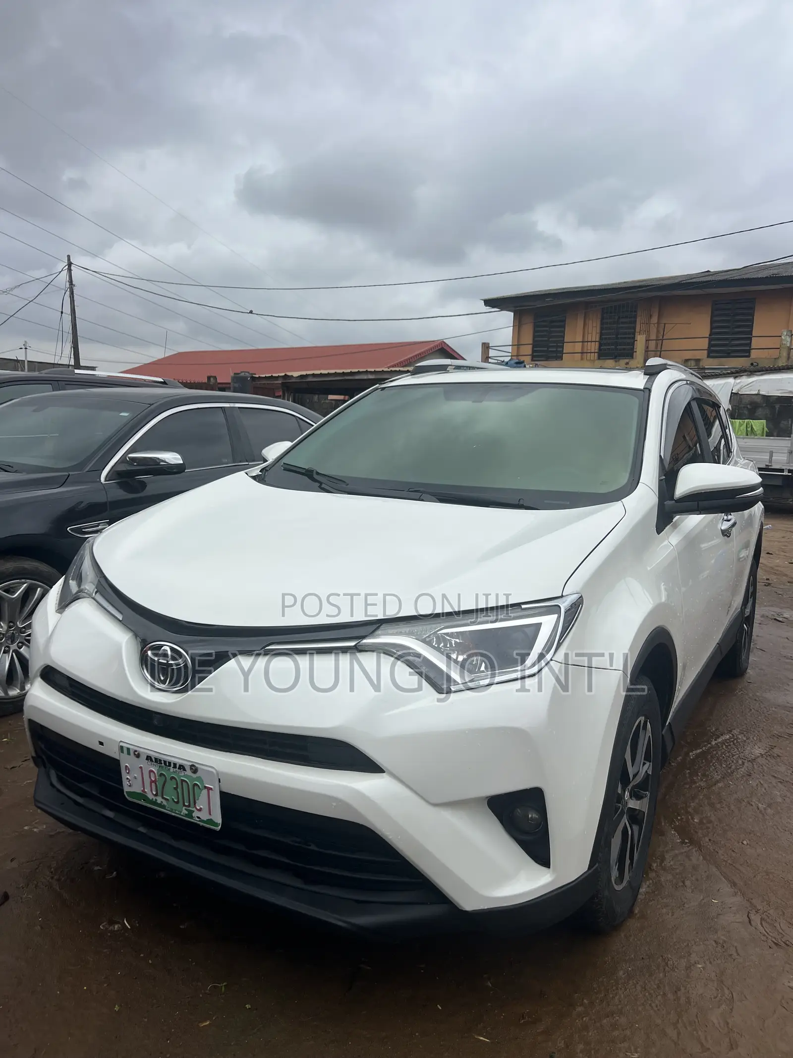 Toyota RAV4 XLE AWD (2.5L 4cyl 6A) 2016 White