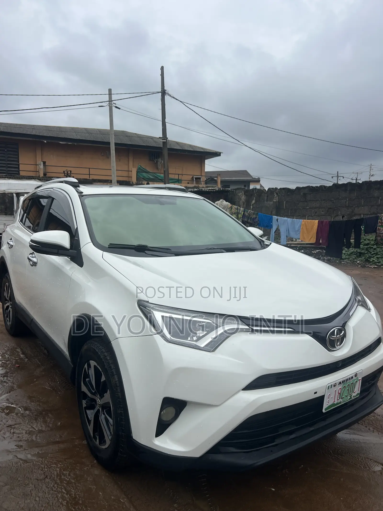 Toyota RAV4 XLE AWD (2.5L 4cyl 6A) 2016 White