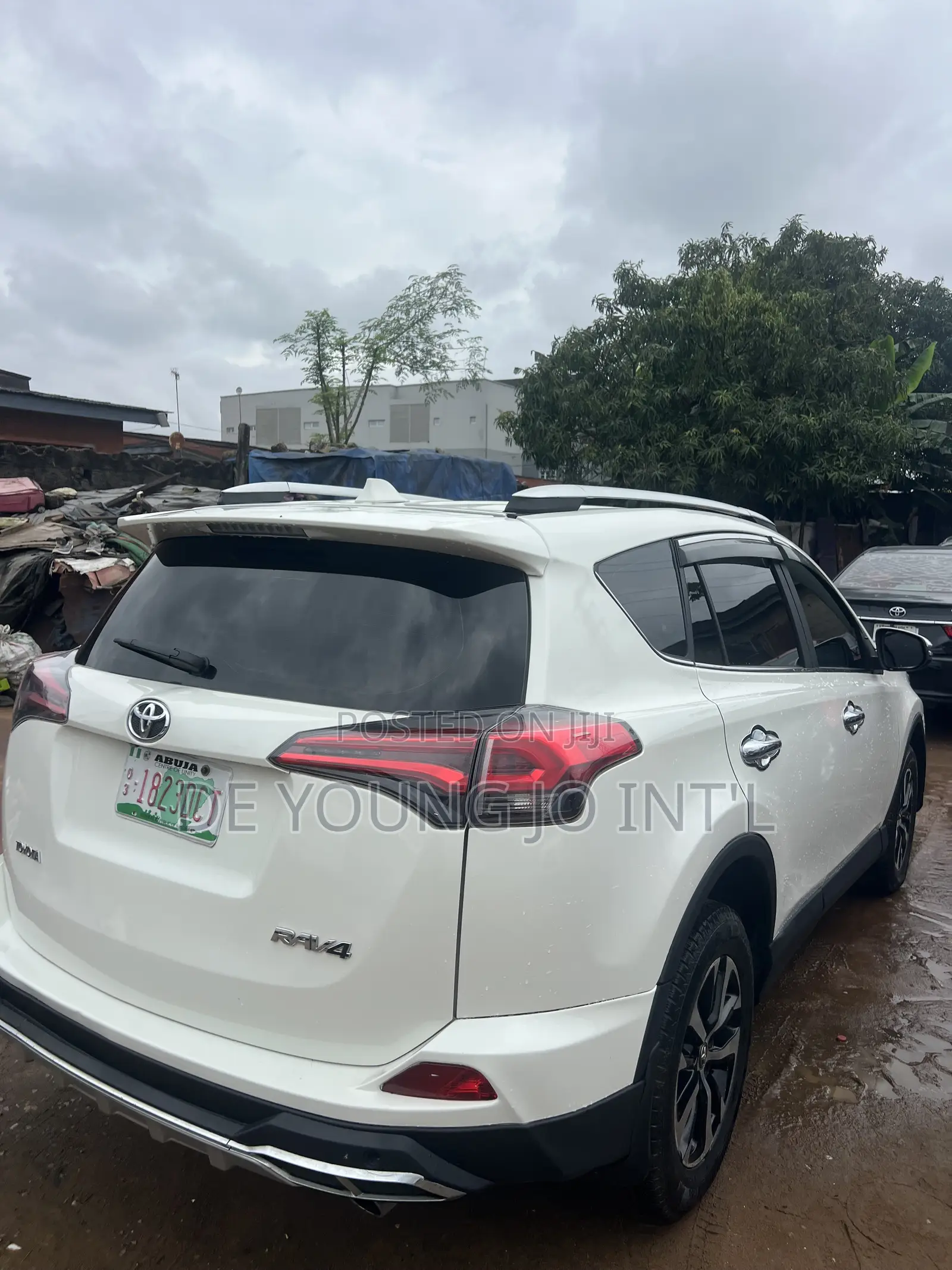 Toyota RAV4 XLE AWD (2.5L 4cyl 6A) 2016 White