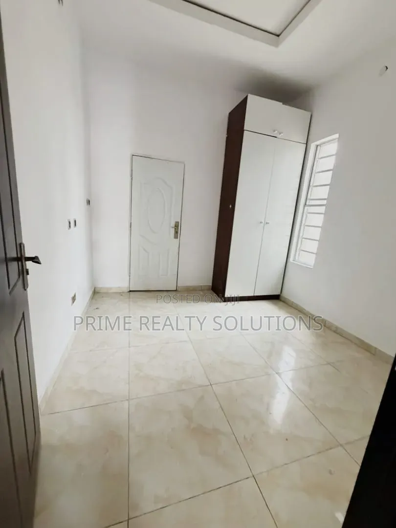 Mini Flat in Thomas Estate for rent