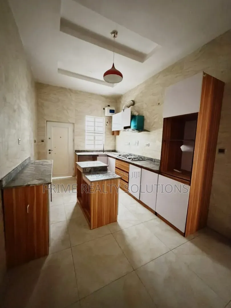 Mini Flat in Thomas Estate for rent