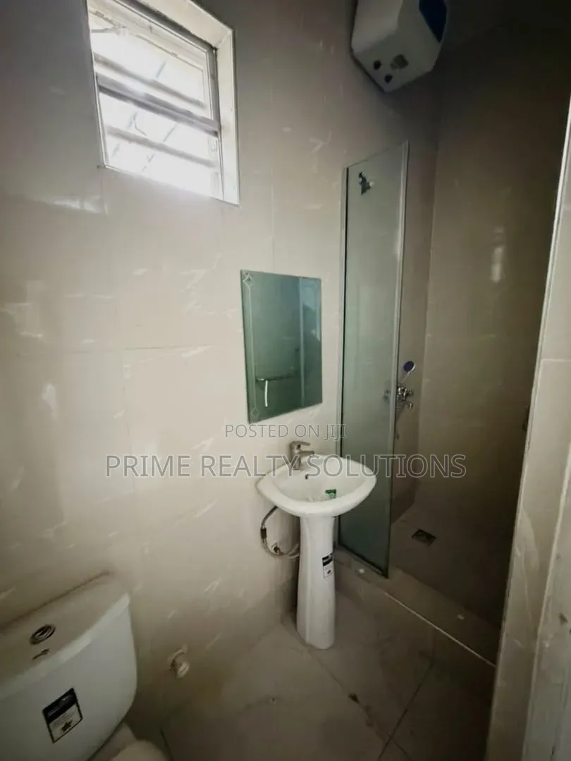 Mini Flat in Thomas Estate for rent